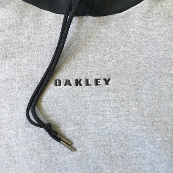 Oakley raglan hoodie size L *Minor Flaw - Picture 6 of 10